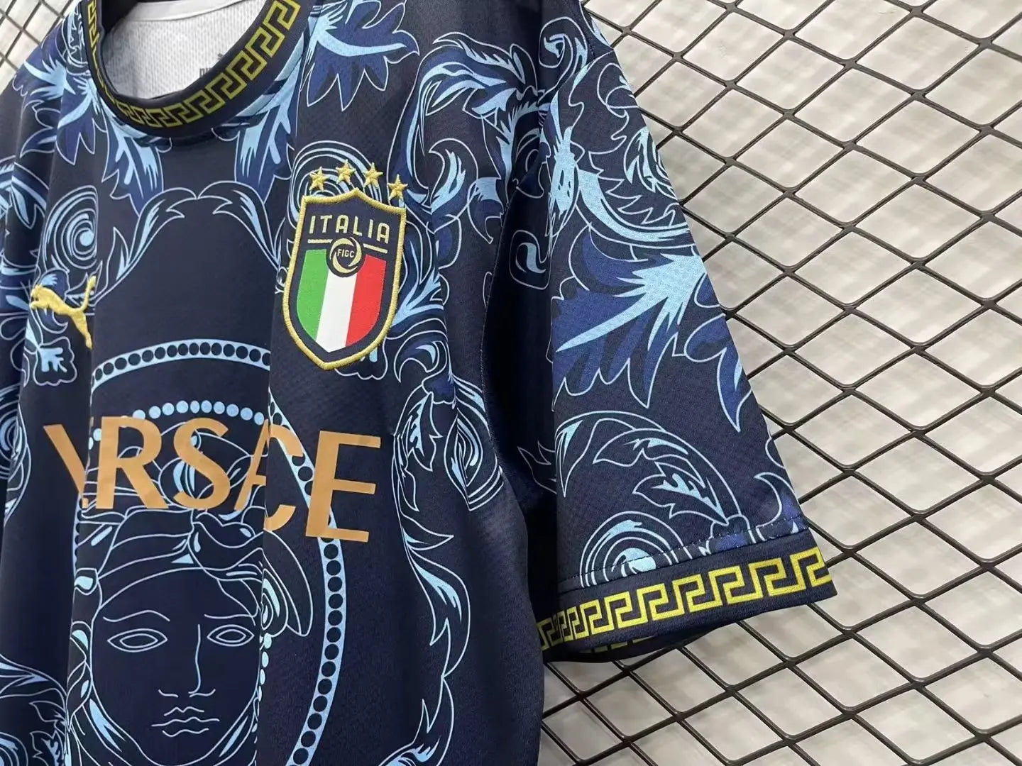 MAILLOT ITALIE CONCEPT EDITION VERSACE BLEU 2023/2024 Onze Maillots