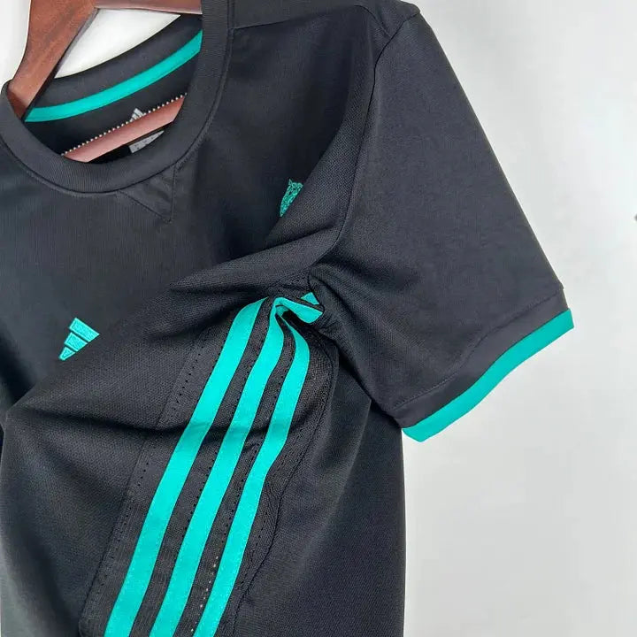 REAL MADRID MAILLOT RETRO 2017/2018 Onze Maillots