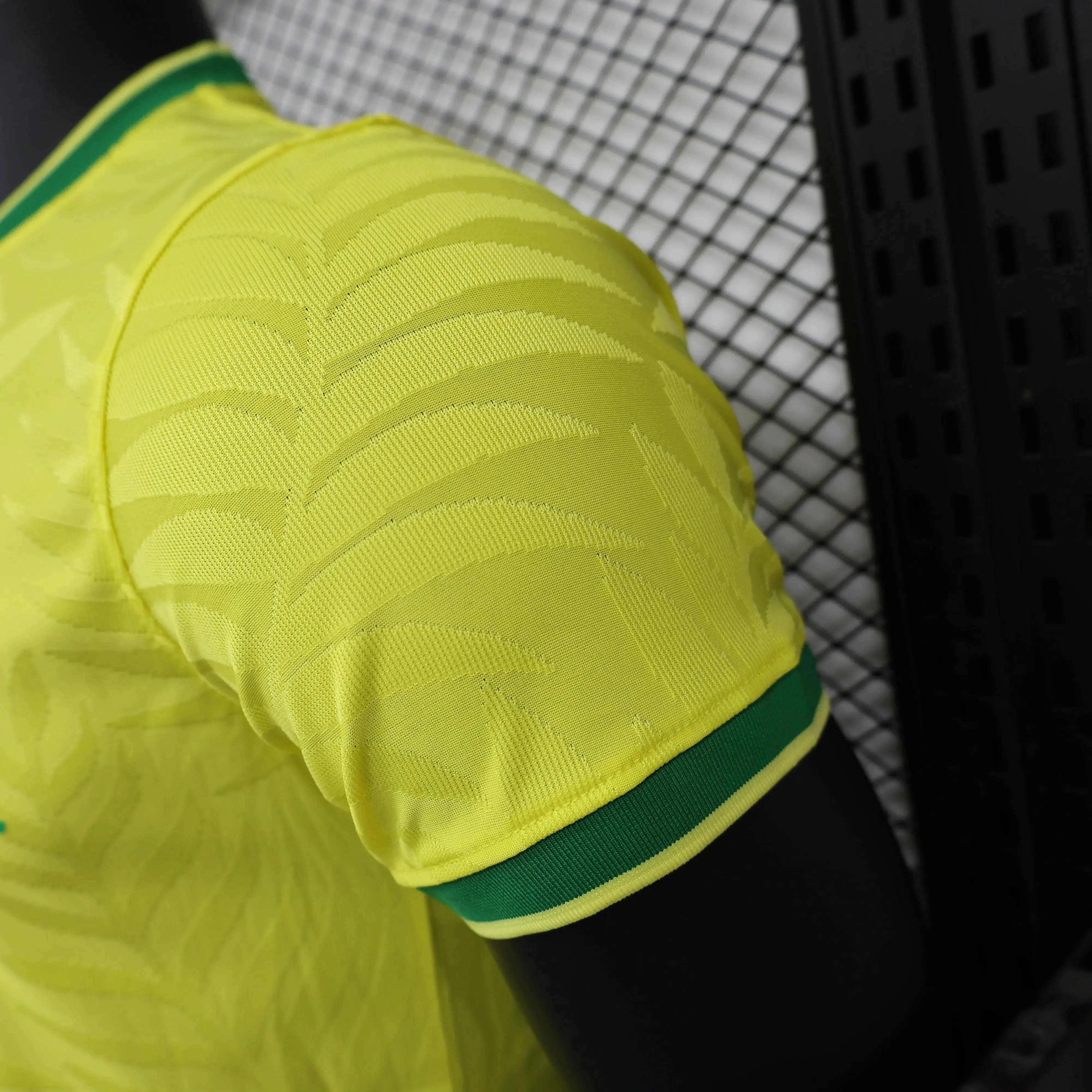 ÉDITION SPÉCIALE PIGEON JAUNE DU BRÉSIL - MODAFOOT