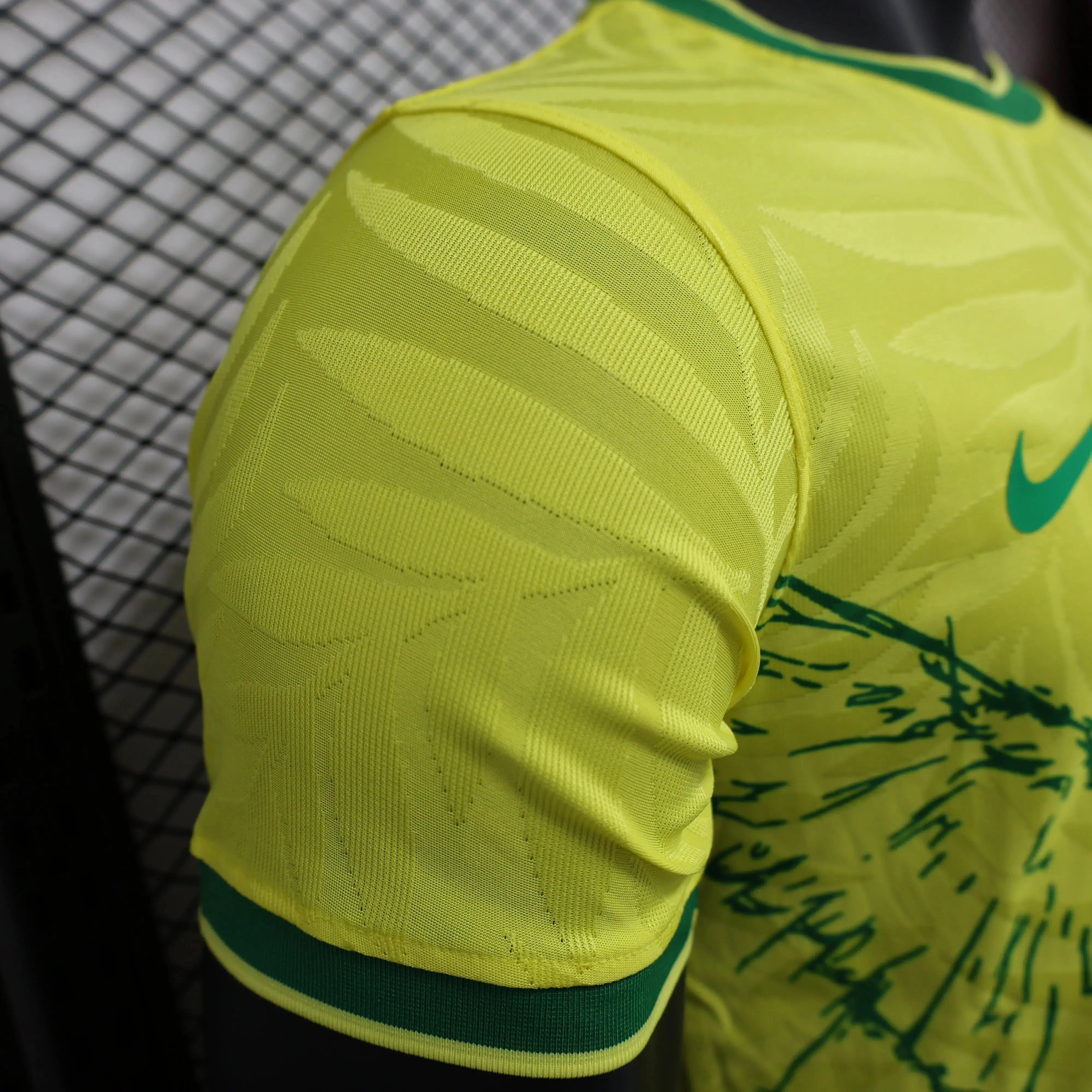 ÉDITION SPÉCIALE PIGEON JAUNE DU BRÉSIL - MODAFOOT