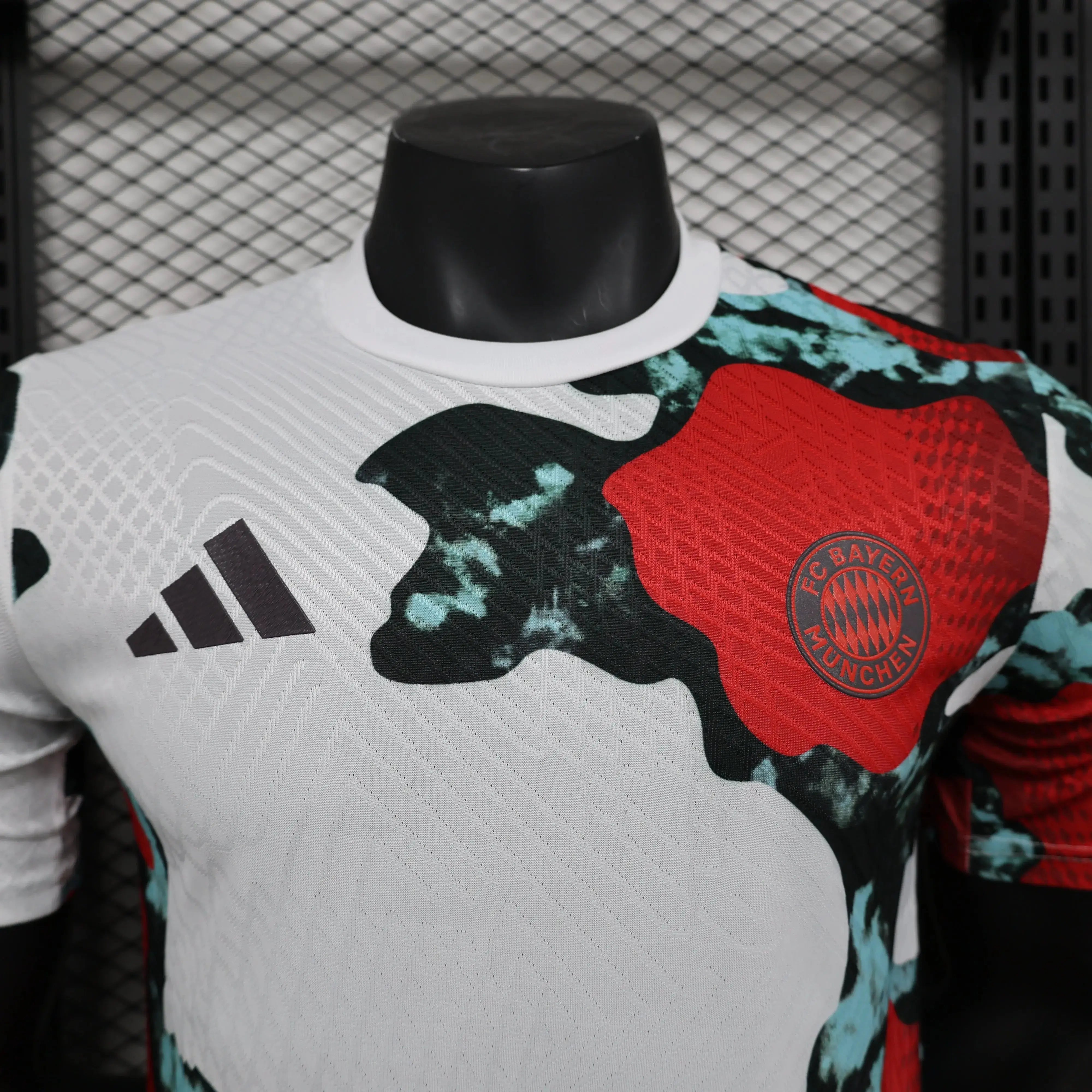 MAILLOT BAYERN MUNICH AVANT MATCH 2024/2025 - MODAFOOT