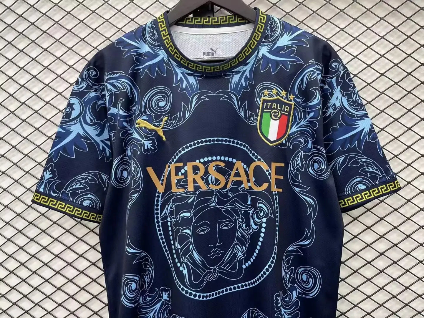 MAILLOT ITALIE CONCEPT EDITION VERSACE BLEU 2023/2024 Onze Maillots